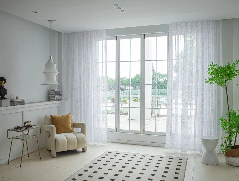 Doli FabricPerdeau cu floare mare și folie argintie